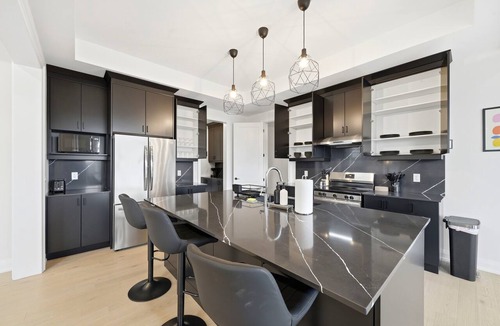 Oro-Medonte House | Zenith Nest - 8 Beds, 3.5 Baths, 10 Park, BBQ, Large Patio