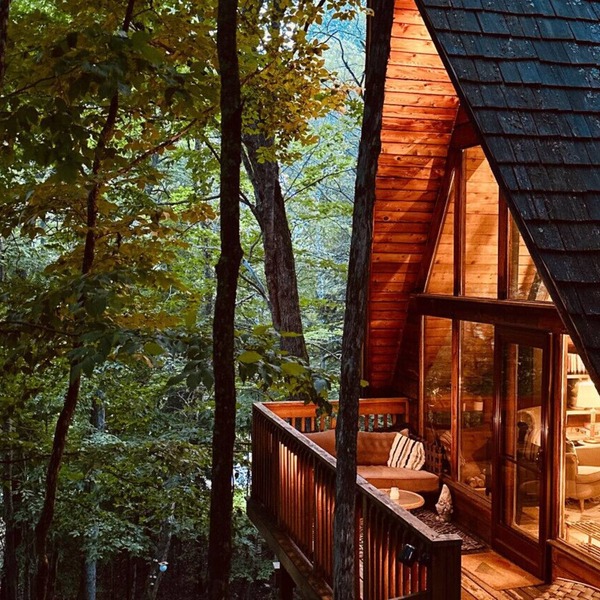 Magical TreeHouse I Hot Tub, Fireplace, Pets OK