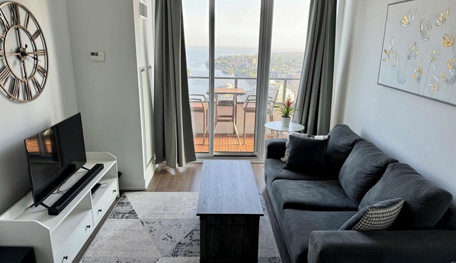 1 Bedroom condo with stunning view of lakeshore
