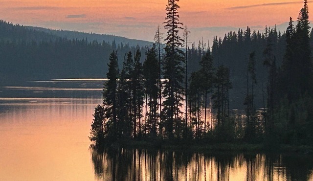 100% Off-Grid Lakefront Cabin in the Middle of the BC Wilderness