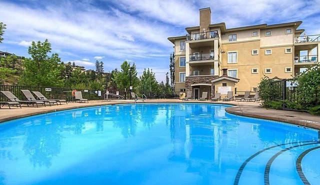#1403 Pinnacle Pointe Golf Condo