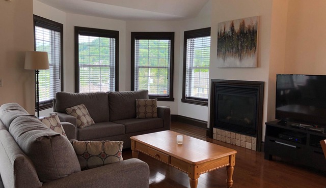 15 - Awesome mountain views and best comfort stay, Saint-Sauveur QC,