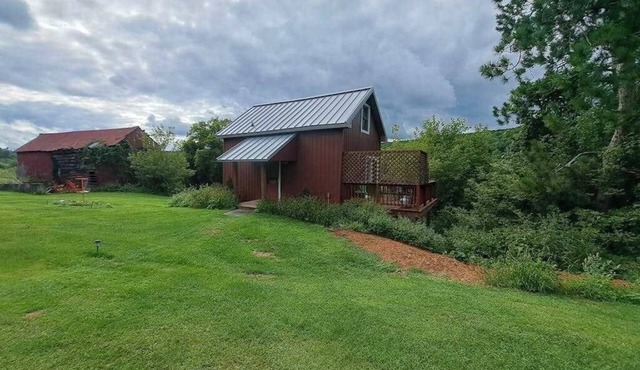 170 Year old countryside cottage with deck - Location near Devil's Lake in Baraboo