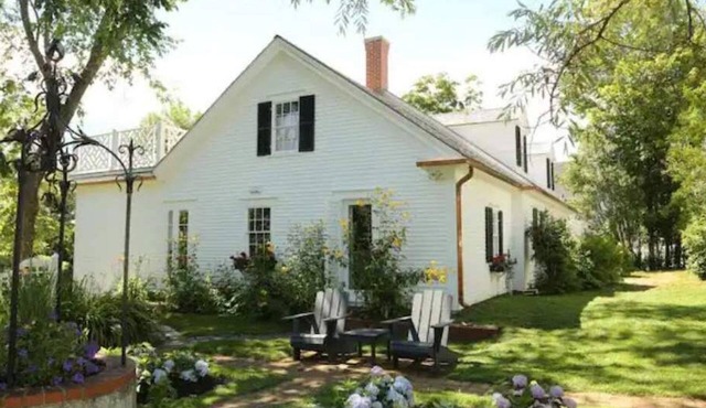 1830s Cory Cottage – Historic Stay w/Ocean Views. Walk to everything.