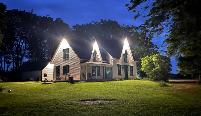 1841 Authentic Victorian Farmhouse Located in the heart of Prince Edward Island