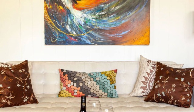 1866 Schoolhouse - FREE Sandbanks Pass, 15mins to Beach, Family & Dog Friendly