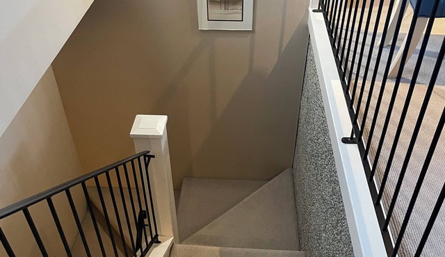 1BR Coach-house, Prime Location