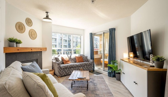 1BR + Sofa Bed | Marketplace Lodge | Village Location | Mountain Views | Parking