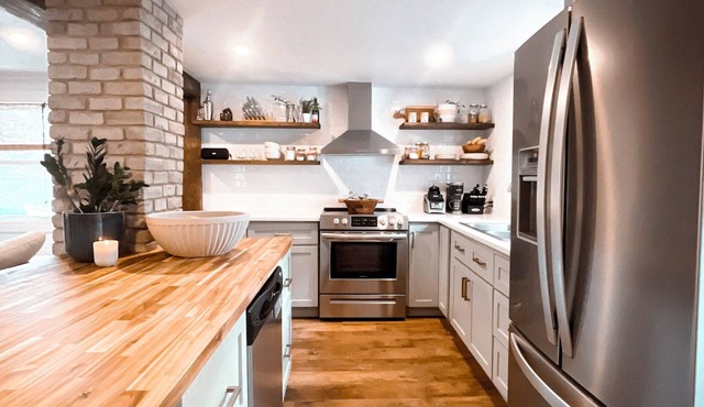 2 BATHROOM Executive Cottage with Office