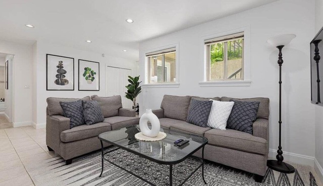 2 bdr Cozy Suite in North Van