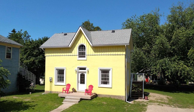 2 bedroom Blacksmith Guest House - Upper unit in beautiful Port Albert, Ontario