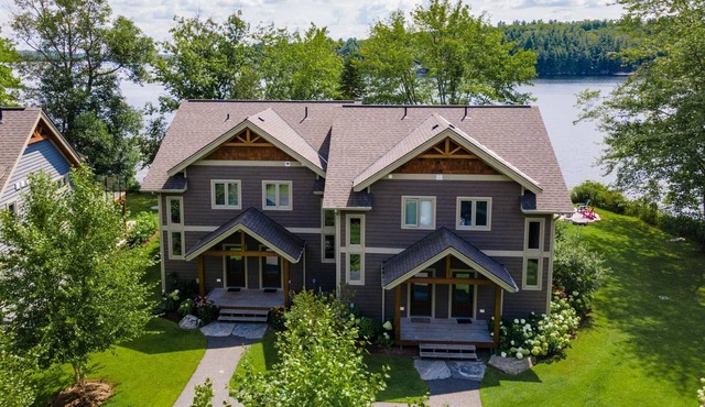 2 bed 1.5 bath Villa on Lake Muskoka