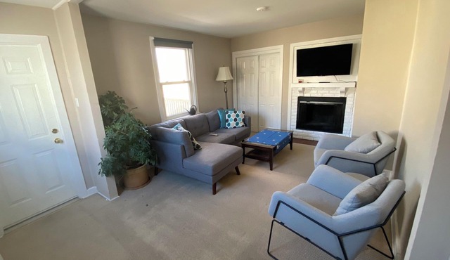2 Bed, 1 Bath Apartment for Rent in Historic Byward Market, Downtown Ottawa