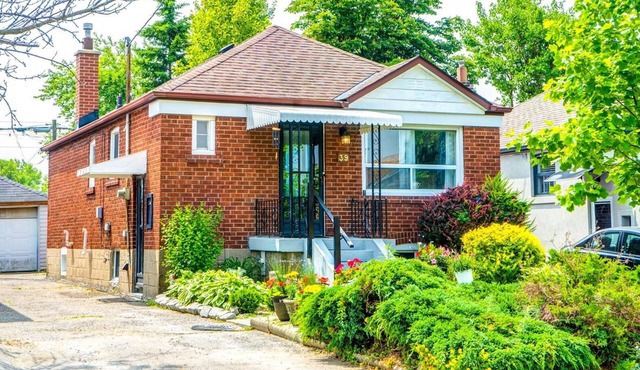 2 bedroom Basement Apt in East-York