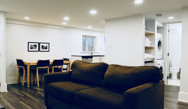 2 Bedroom Ground Level Suite near "The Drive"