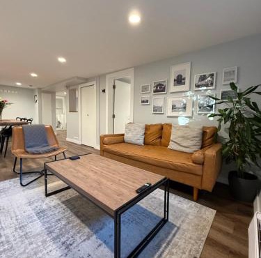 2-Bedroom Private Suite, Free Parking, Near Main St & Downtown