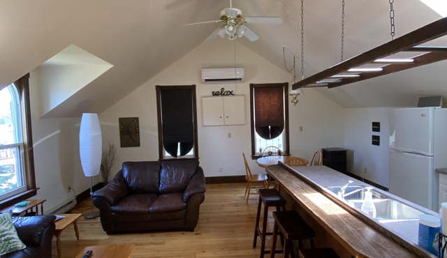 2 Bedroom, Southampton Apartment Near Beach & Downtown
