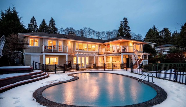 2 bedrooms suite close to ski mountains and ocean