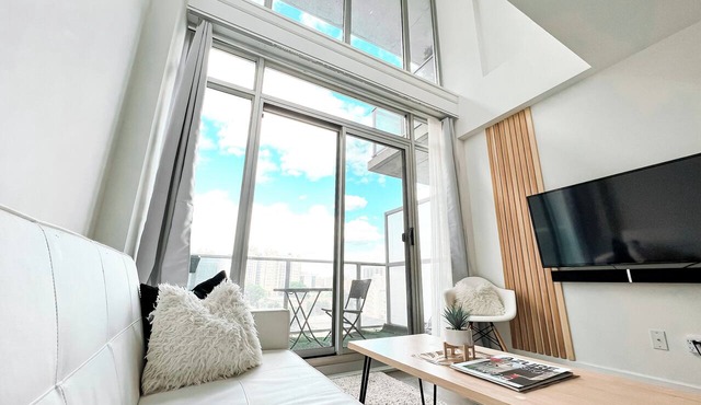 2-STOREY LUXURY LOFT - CENTRETOWN 1 BEDROOM + 2 BATHS - SCANDINAVIAN INSPIRED