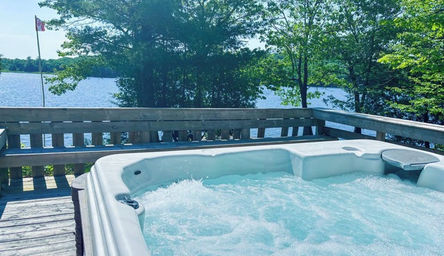 230' Lakefront, Hot Tub, Canoe/SUP, Fire, Dog OK