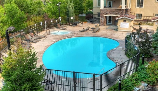 #2320 Pinnacle Pointe Condo