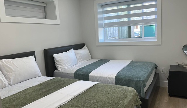 2B2B1DEN ENTIRE NEW HOUSE:Ensuite laundry-Dishwasher-great location