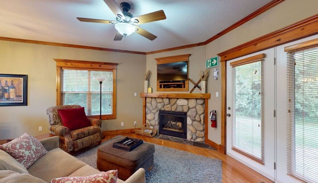 2BD Condo, Mins to Village w/Summer Pool