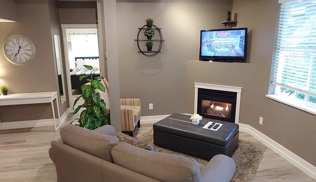 2bdrm Suite in Executive Home with Sweeping Mountain and Valley Views