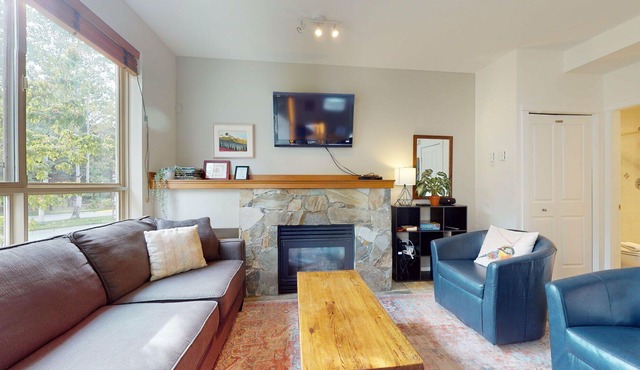 2BR | Symphony | Whistler Village | Complex Hot Tub | Gas Fireplace | Parking | Gondola Shuttle
