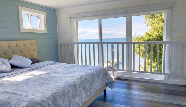 3 Bdrm Newly Renovated Water Front Cottage On Lake Simcoe