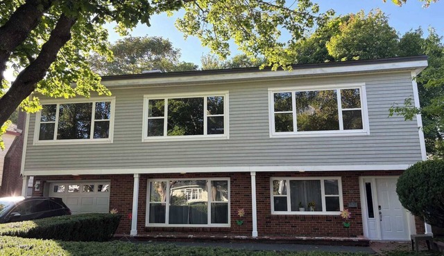 3 Bed 2 Bath Retro-Chic w/Bright Modern Comforts by Doligold Property Management