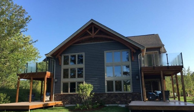3 + bed 2 bath Villa on Lake Muskoka