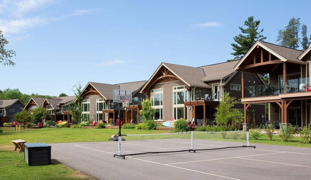 3 + bed 2 bath Villa on Lake Muskoka