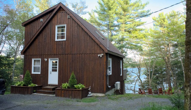3 bedroom,1.5 bathroom lake Chalet retreat.