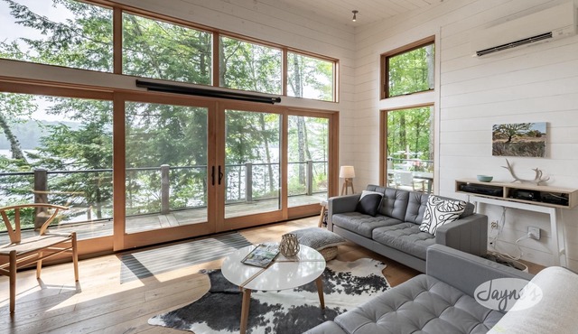3 bedroom 2 bath cottage on Lake of Bays