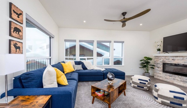 3 bedroom family friendly condo with hot tub!