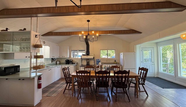 3 Bedroom Lakefront Cottage | OFSC & Trails Nearby