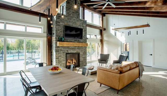 3 Bedroom Luxury Condo Steps to Blue Mountain