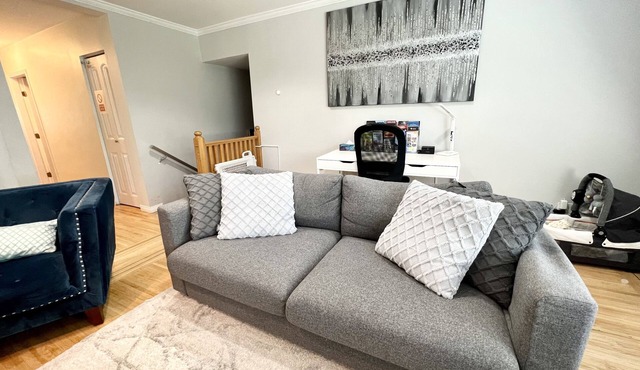 💥💎3 bedrooms 1.5 baths near Downtown W/AC 2 car parking. 1204 sq ft/111 sq m