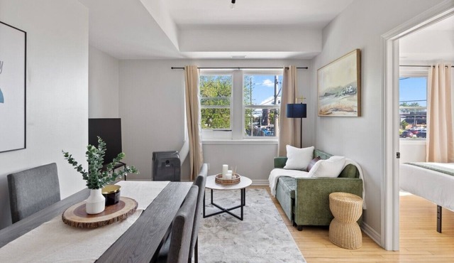 3 Bedrooms, 2 Kitchens & 2 Bathrooms—Perfect for Groups in Windsor