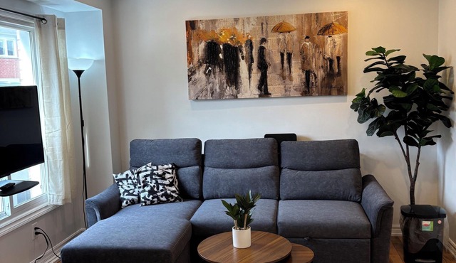 3 Bedrooms Markham Private HOME w Parking 3-6Guests