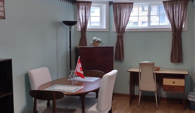 3 min walk from McMaster, tall-basement 2brm apartment