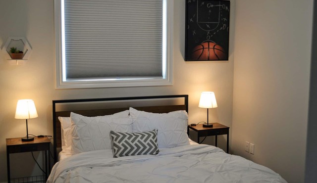 3 minutes drive to beach | Amazing Sunsets | Private Cozy Upper-Level Suite