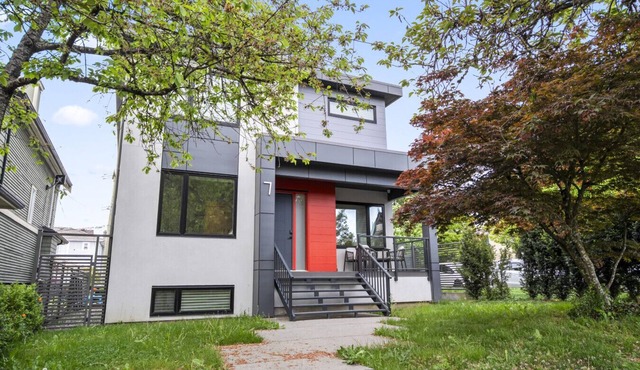 3BD Stylish Cozy Suite in Riley Park