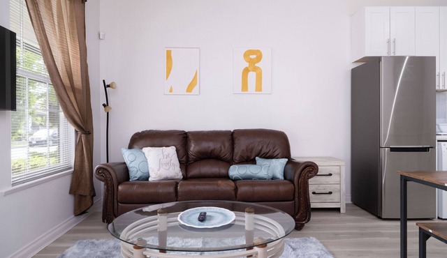 3BR 2BA Surrey Home | Quiet & Convenient