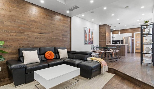 3BR Apt DT/King Bed/Indoor Parking/AC in Montreal