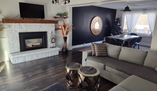 3BR lake Simcoe cottage ,free parking, Ice fishing-hour drive to Toronto