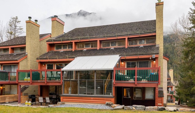 4,500 SF Ski Lodge | TRUE Ski In/Out | Amazing Amenities