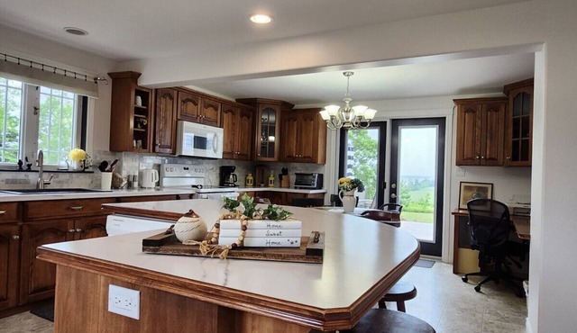 4 bd, 20 min Chtown, 30 min Cavendish
