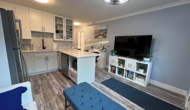 4 Bdrm Contemporary City Oasis Near PNE